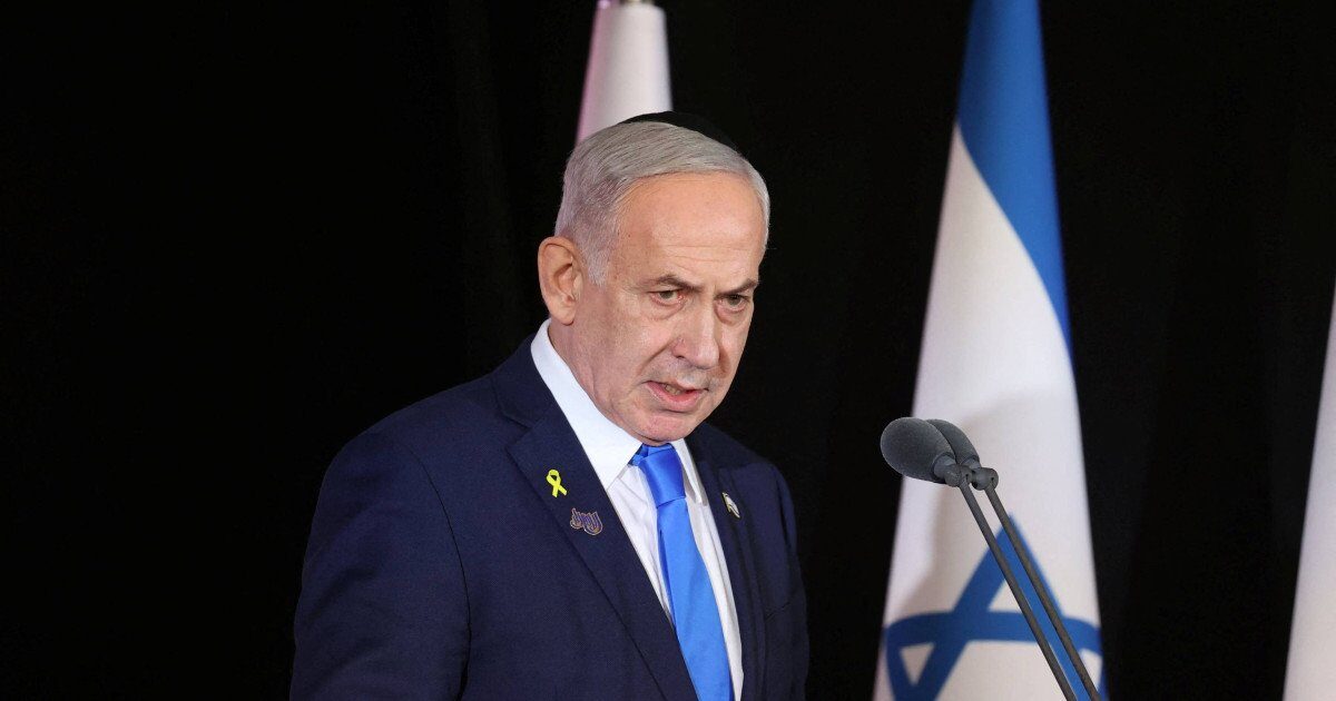 Benjamin Netanyahu amenință cu acțiuni majore împotriva Iranului și Hezbollah în cadrul unei conferințe de presă dure Premierul israelian Benjamin Netanyahu a transmis joi seară, în prima sa conferință de presă de la începutul ofensivei israeliano-americane împotriva Republicii Islamice, un mesaj clar și vehement: Israelul este pe cale să zdrobească Iranul și mișcarea extremistă libaneză Hezbollah, susținută de Teheran în regiune