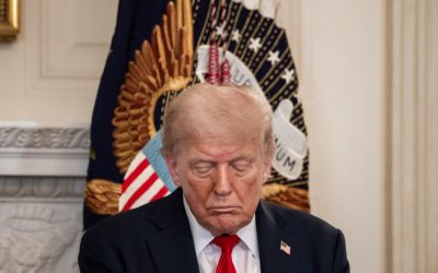 Emil Hurezeanu avertizează: situația lui Donald Trump în Orientul Mijlociu devine periculoasă pentru lumea întreagă Fostul ministru de Externe Emil Hurezeanu a tras un semnal de alarmă privind contextul geopolitic în care se află președintele american Donald Trump, explicând într-o intervenție la emisiunea „În fața ta” că actuala poziție fragile a liderului de la Casa Albă poate avea consecințe devastatoare