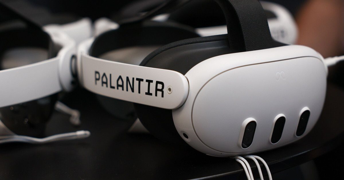 Palantir își asigură viitorul în domeniul tehnologiei militare, sistemul AI „Maven” devine oficial în cadrul armatei americane O schimbare majoră în modul în care armata SUA utilizează tehnologia a fost anunțată recent, marcând o etapă importantă în integrarea inteligenței artificiale în operațiunile militare