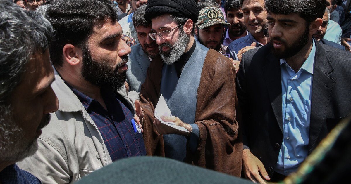Irán intră într-o nouă etapă de leadership, după ce, în urma unei decenii marcate de tensiuni interne și conflicte regionale, Guvernul Iranului a ales un nou ghid spiritual