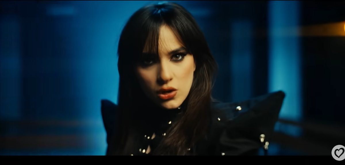 Piesa României pentru Eurovision, intitulată „Choke Me”, a stârnit controverse majore în cauza conținutului, fiind condamnată de grupuri de activiști și experți pentru riscul de a glamoriza o practică extrem de periculoasă
