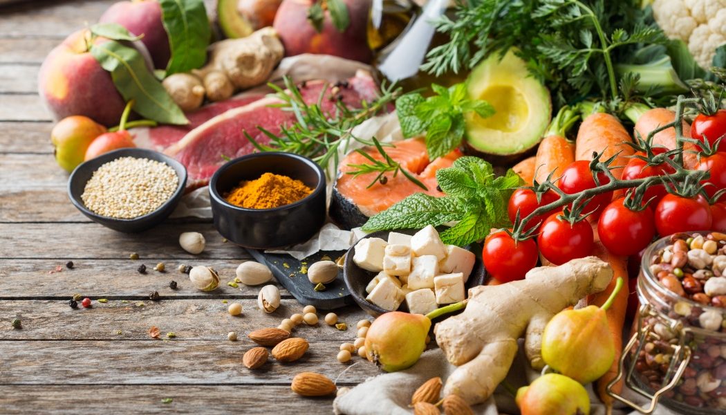 Alimentele considerate adesea „dușmane” pentru siluetă pot fi, în fapt, aliații de încredere în procesul de slăbire