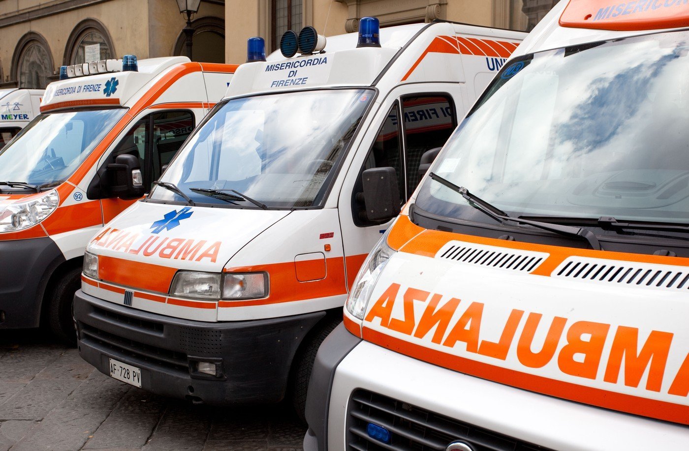 Scandal la nivel național: suspiciuni de omor prin substanțe toxice în transporturile medicale din Italia Un val de controverse și îngrijorare a zdruncinat recent Italia, odată cu apariția unor suspiciuni grave legate de un angajat al Crucii Roșii, suspectat de administrarea intenționată a unor substanțe nocive pacienților aflați în timpul transferurilor medicale