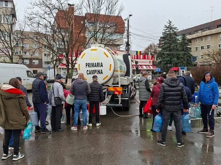 Alerta de reducere temporară a alimentării cu apă în mai multe localități din Prahova Locuitorii din municipiile Câmpina și Moreni, precum și din alte șapte localități din județul Prahova, trebuie să se pregătească pentru o închidere temporară a apeductelor