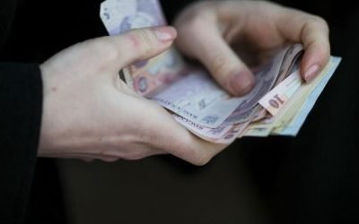 Bonuri de masă tăiate radical pentru angajații unei multinaționale din Brașov și Sibiu O veste surprinzătoare a zguduit recent angajații unei companii multinaționale cu sedii în Brașov și Sibiu: beneficiile de bonuri de masă au fost reduse de la 25 la doar 5 lei pe zi, într-o mutare neașteptată care a stârnit indignare în rândul salariaților