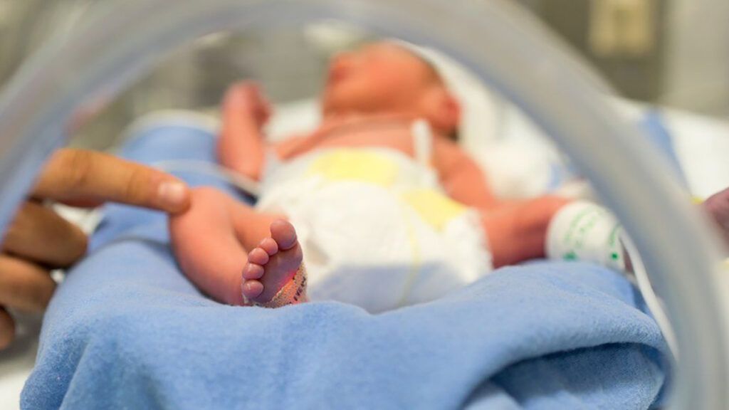 Un bebeluș de doar șapte luni a devenit protagonistul unei intervenții medicale unice în România, fiind supus pentru prima dată în țară unei operații neurovasculare complexe, de o complexitate rar întâlnită chiar și în context internațional