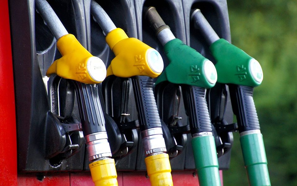 Prețurile carburanților se apropie de niveluri alarmante din cauza invaziei Rusiei în Ucraina, iar scenariile pentru o eventuală criză energetică devin tot mai realiste pentru România
