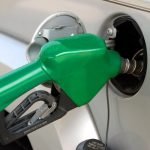 Guvernul analizează posibilitatea compensării carburanților în contextul crizei din Orientul Mijlociu După adoptarea bugetului în ședința de guvern, premierul Ilie Bolojan a fost întrebat în timpul conferinței de presă despre măsurile anticipate pentru a face față creșterii prețurilor la carburanți, cauzată de conflictul din Orientul Mijlociu