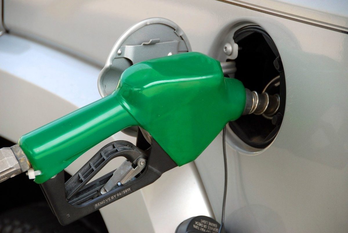 Guvernul analizează posibilitatea compensării carburanților în contextul crizei din Orientul Mijlociu După adoptarea bugetului în ședința de guvern, premierul Ilie Bolojan a fost întrebat în timpul conferinței de presă despre măsurile anticipate pentru a face față creșterii prețurilor la carburanți, cauzată de conflictul din Orientul Mijlociu