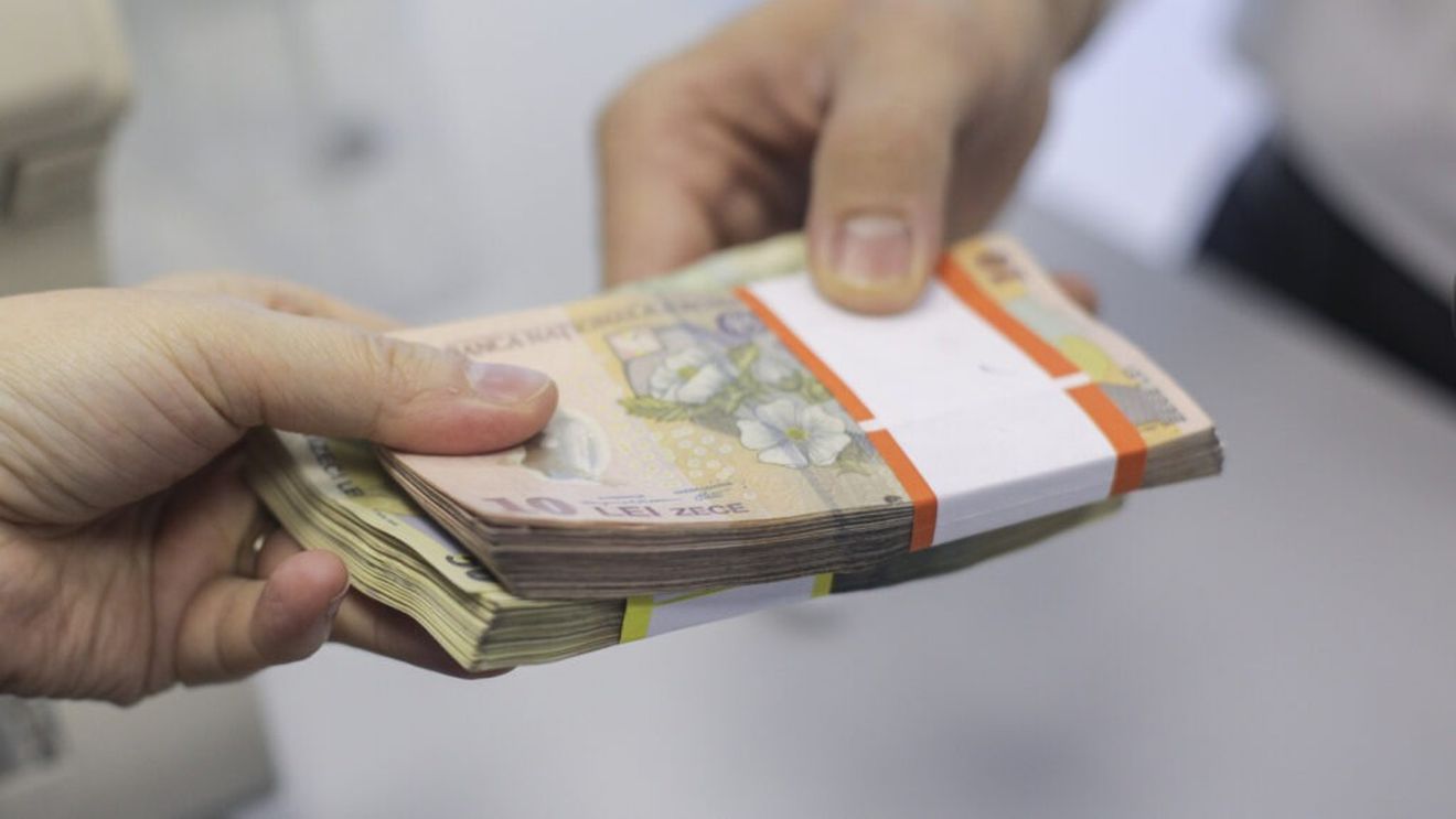 Banca Raiffeisen Bank face un nou pas în atragerea clienților printr-o ofertă deosebit de tentantă: până la 600 de lei cash pentru cei care își deschid un nou cont în această lună