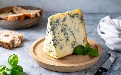 Brânza cu mucegai poate fi consumată în siguranță sau nu, în funcție de tipul de mucegai și de stadiul de alterare