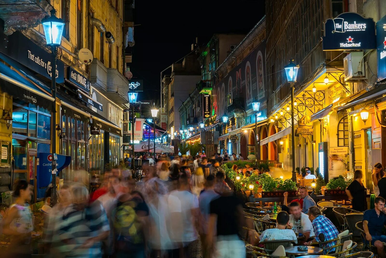 Weekend cultural de top în București: un mix echilibrat între festival, artă și spectacole de excepție Finalul lunii martie promite un vânt proaspăt pentru iubitorii de cultură din București, oferindu-le o gamă variată de evenimente ce pot satisface atât pasionații de film, cât și cei de teatru, artă sau operă