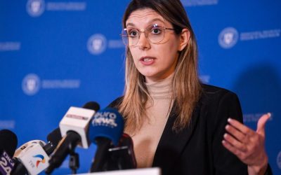 Noi reguli stricte pentru importul de produse second-hand în România Autoritățile române intenționează să aplice măsuri mai dure pentru controlul și verificarea importurilor de produse second-hand, în încercarea de a proteja mediul și sănătatea publică