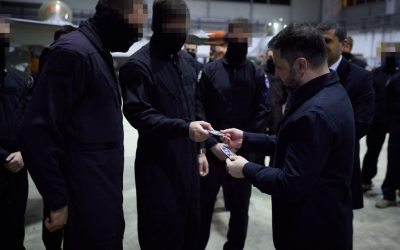 Vizită la frontiera estică a NATO: Zelenski și ministrul român al Apărării anunță angajament comun pentru consolidarea apărării în contextul conflictului din Ucraina Joi, între tensiune și solidaritate, președintele ucrainean Volodimir Zelenski a vizitat împreună cu ministrul român al Apărării, Radu Miruță, Baza 86 Aeriană „Locotenent aviator Gheorghe Mociorniță” din România, într-un eveniment simbolic ce marchează solidaritatea Occidentului în fața amenințărilor la adresa securității europene