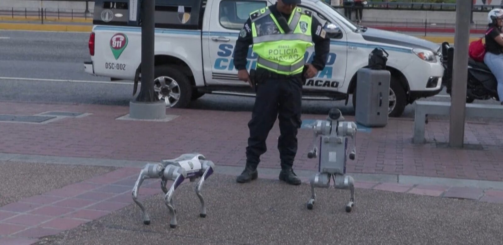 Venezuela utilizează câini robot în patrulele poliției, ca parte a proiectului „smart city”