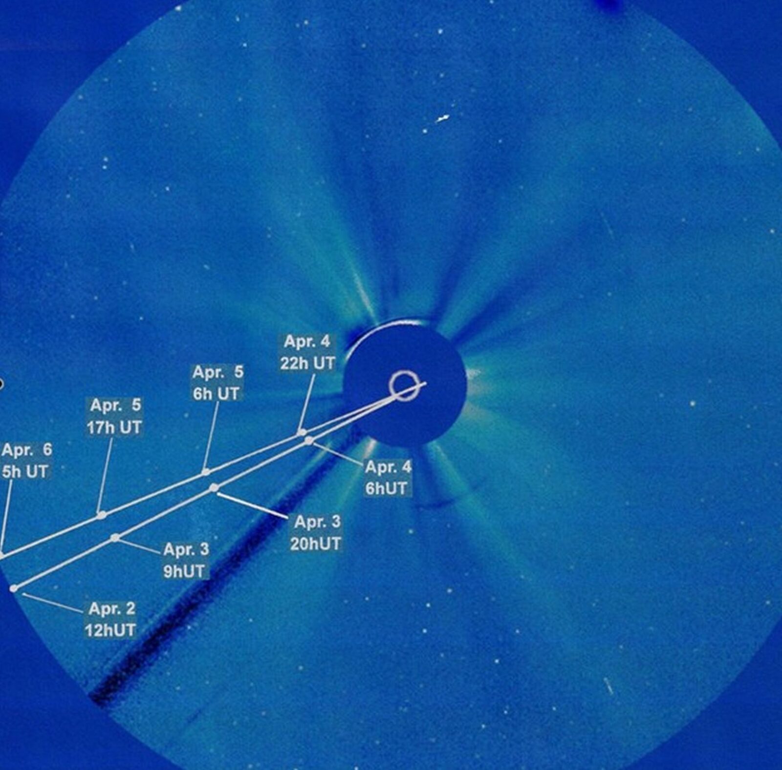 O cometă recent descoperită, cu potențialul de a oferi un spectacol astronomic spectaculos în următoarele săptămâni, stârnește curiozitatea pasionaților de ceruri și cercetătorilor