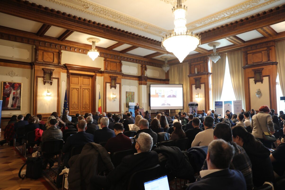 Bucureștiul devine un centru de reflecție pentru securitatea digitală europeană odată cu desfășurarea conferinței „CRA EUROPE 2026”, un eveniment de anvergură dedicat discutării noilor reguli de protecție a produselor digitale în contextul legislației europene