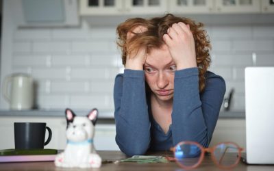 Românii, victime ale stresului financiar: din ce în ce mai mulți nu mai pot dormi din cauza problemelor legate de bani În ultimele luni, un fenomen tot mai vizibil pe scena social-economică a țării noastre captează atenția specialiștilor și a opiniei publice: creșterea numărului de români care se confruntă cu insomnii acută din cauza problemelor financiare