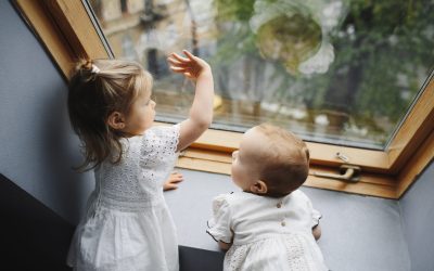 Siguranța copilului în propria locuință trebuie să fie prioritatea numărul unu pentru orice părinte