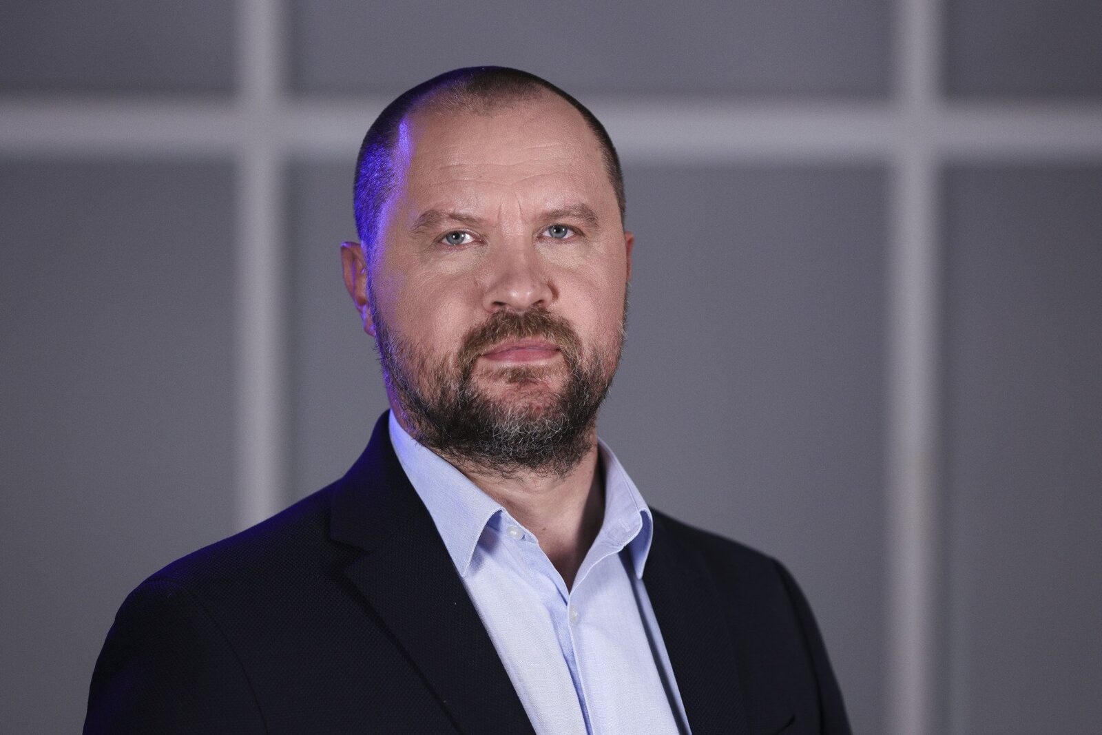 Momentele de răscruce ale politicii românești: AUR, între discurs și fapte În ultimele săptămâni, scena politică din România a fost martora unui moment de cotitură, un test de autenticitate pentru un partid aflat la guvernare sau în opoziție, în funcție de context