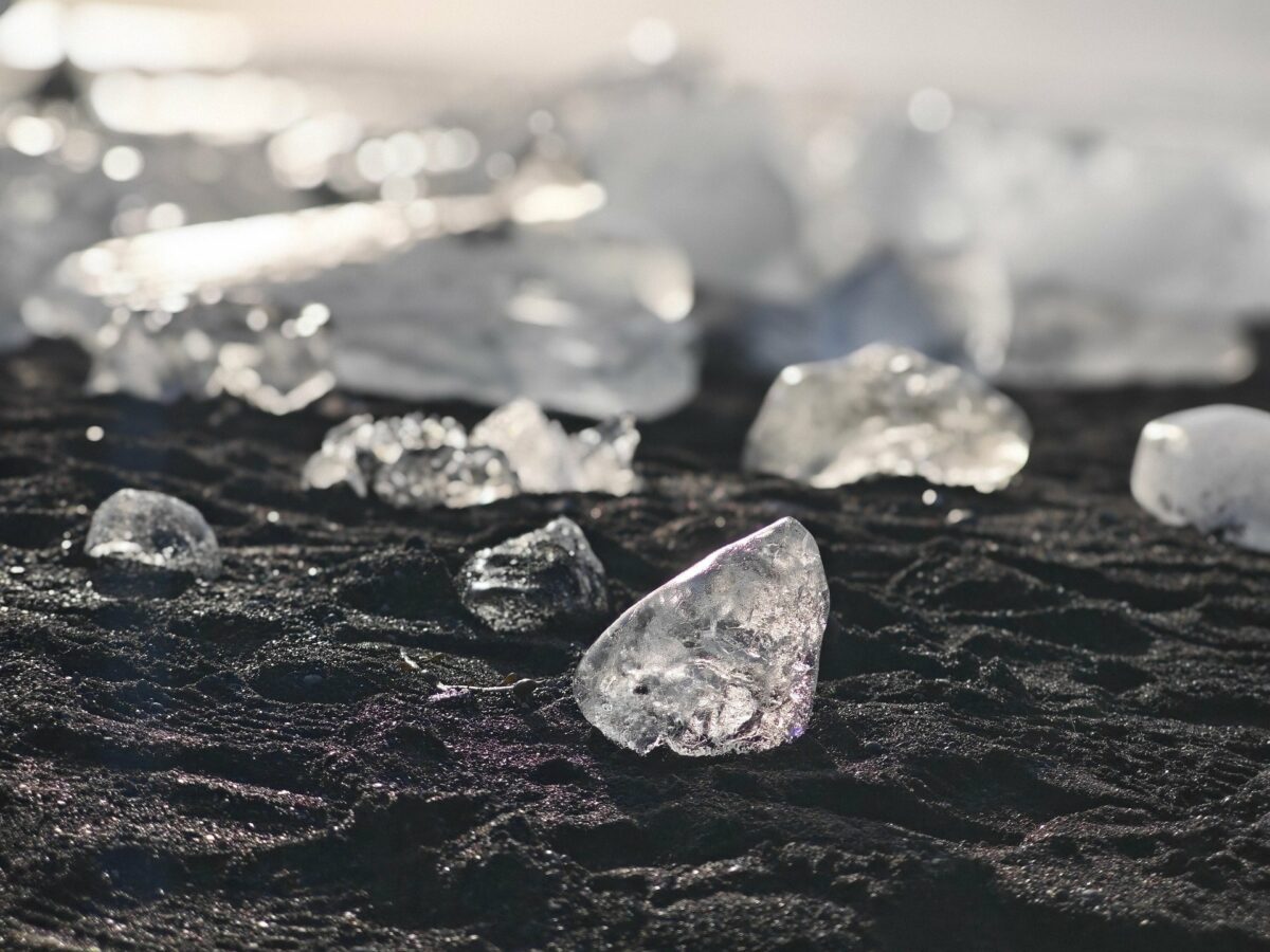 Cercetătorii chinezi anunță descoperirea unui nou tip de diamant, considerat a fi mai dur decât diamantul natural convențional, un fapt care poate schimba în mod semnificativ percepția asupra materialelor extrem de dure utilizate în industrie