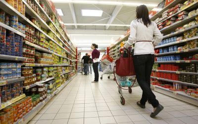 Prețul energiei electrice a crescut cu 57% în februarie, fără plafonare; cafeaua s-a scumpit cu 25%, fructele cu 16%