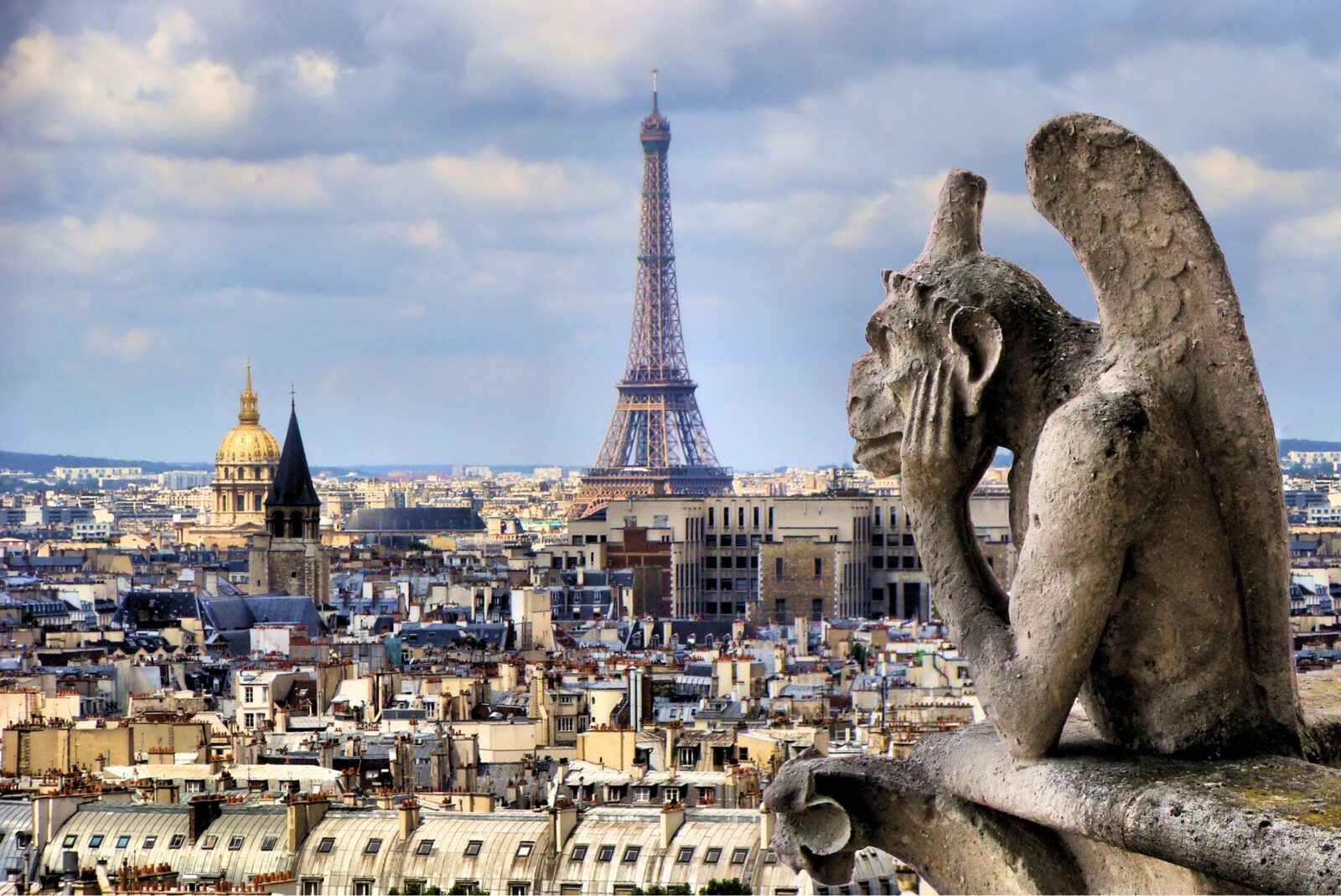 Stânga păstrează controlul asupra celor mai importante orașe ale Franței, inclusiv Paris, într-un scrutin local considerat un barometru premergător alegerilor prezidențiale din 2027 Într-un moment de răscruce pentru scena politică franceză, partidele de stângă au reușit să-și păstreze pozițiile în cele mai mari trei centre urbane ale țării, reafirmând influența lor înaintea scrutinelor prezidențiale din următorii doi ani