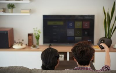 Gigantii media solicită Uniunii Europene să stabilească reguli stricte pentru televizoarele inteligente și asistenții AI Cele mai mari televiziuni și companii media din lume au făcut un apel ferm către Uniunea Europeană, cerând reglementări dure împotriva controalelor exercitate de marile platforme tech precum Google, Amazon, Apple și Samsung asupra televizoarelor inteligente și a asistenților vocali