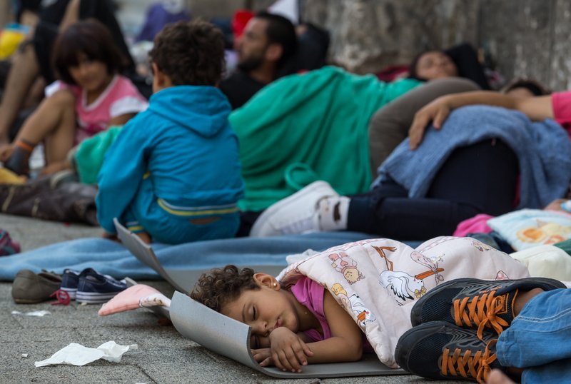 Rețelele internaționale de traficanți de migranți, care profită de disperarea celor ce încearcă să găsească un trai mai bun în Europa, devin tot mai sofisticate și periculoase