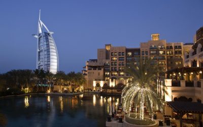 Un turist britanic, aflat în vizită în Dubai, se află în centrul unui scandal internațional după ce a fost reclamat pentru filmarea pe telefon a unor rachete care traversau cerul deasupra orașului