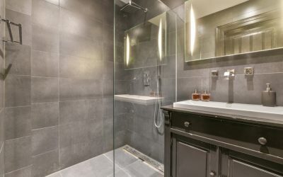 Un ingredient de zi cu zi, familiar oricărei gospodine, a devenit soluția surprinzătoare pentru curățarea eficientă a ușilor de duș, eliminând imperfecțiunile și petele inestetice fără a recurge la substanțe chimice dure