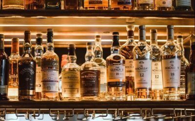 Capitolul alcool în Polonia: noile restricții din Varșovia – o soluție pentru o problemă cronicană în Europa de Est Consiliul municipal al capitalei poloneze, Varșovia, a adoptat joi o măsură extrem de contestată, dar considerată necesară de autorități: interzicerea vânzării de alcool pe timpul nopții în întreg orașul