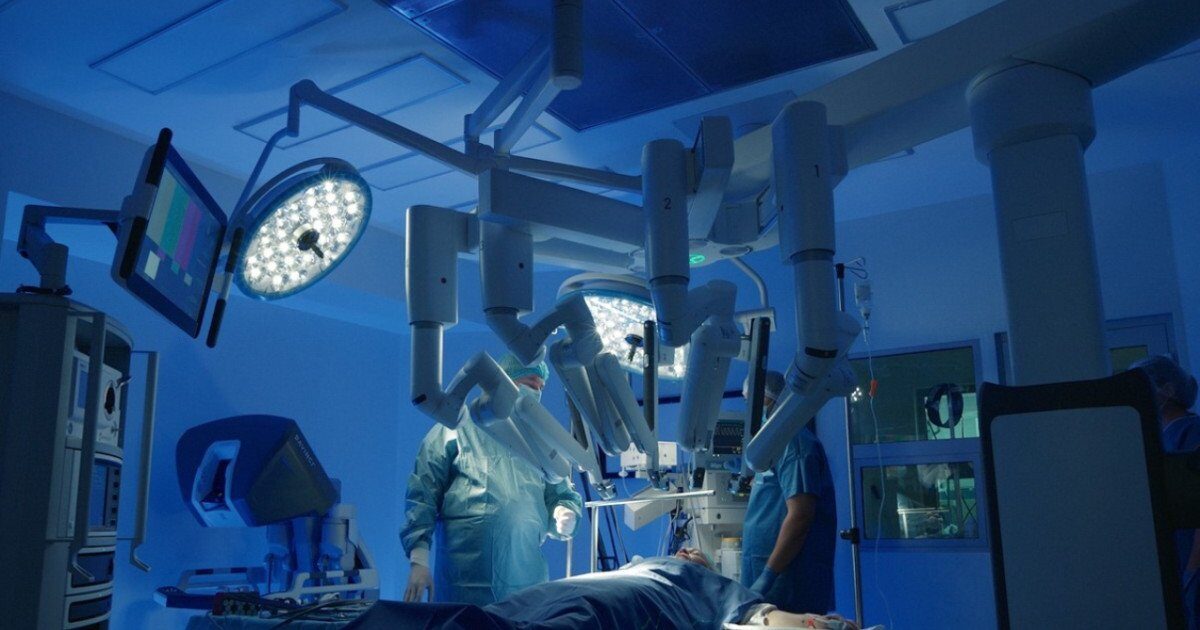 România are, în sfârșit, motive de optimism în domeniul chirurgiei moderne, odată cu reluarea finanțării pentru utilizarea roboților chirurgicali