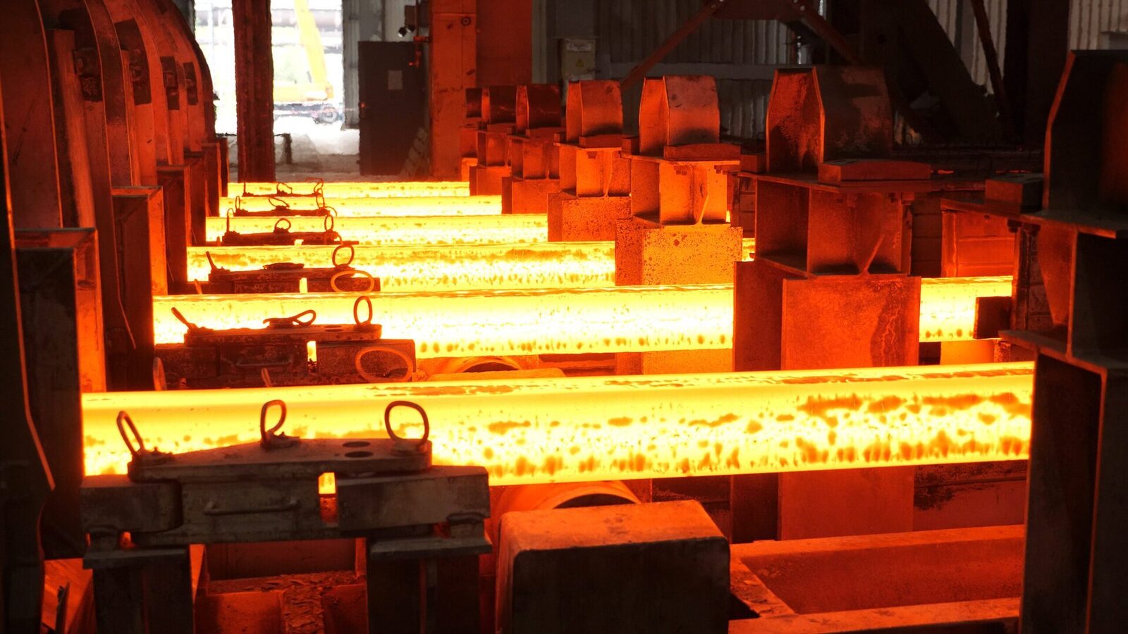 Europa amână din nou promovarea unui etichetaj pentru oțelul produs în interiorul uniunii, o măsură considerată crucială pentru impulsionarea industriei siderurgice sustenabile