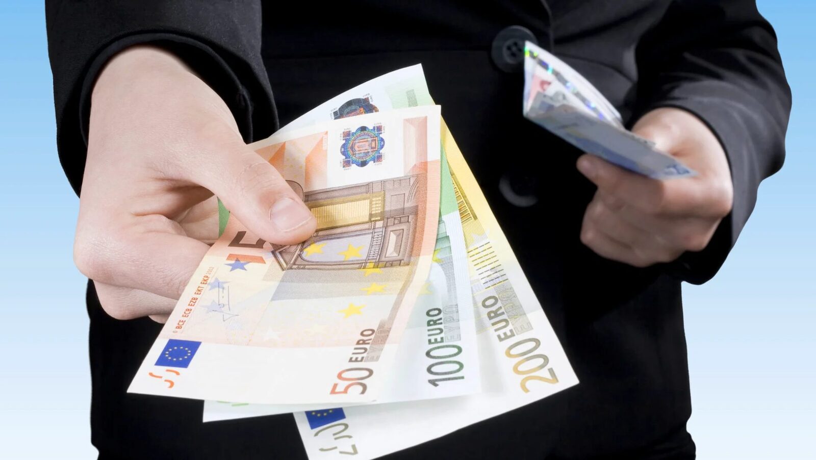 Euro digital: revoluția plăților electronice în Europa Transformarea modulului în care europenii își gestionează banii a devenit o prioritate strategică pentru Uniunea Europeană