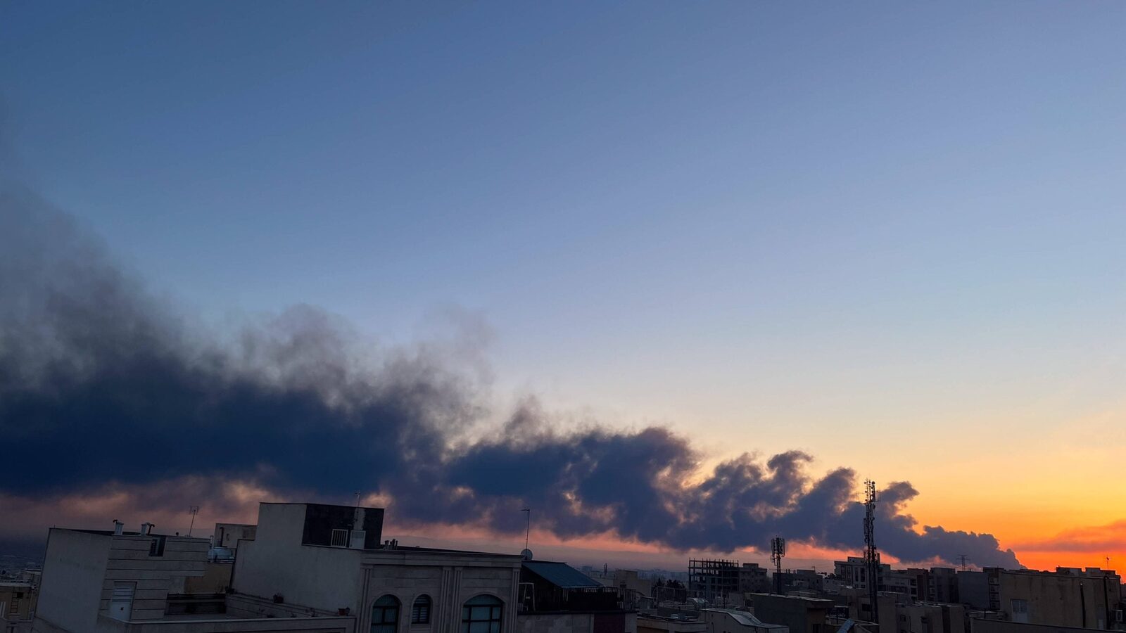 Iranul ripostează cu furie la ultimele atacuri ale SUA și Israel, răscumpărând o regiune aflată în continuare în tensiune extremă