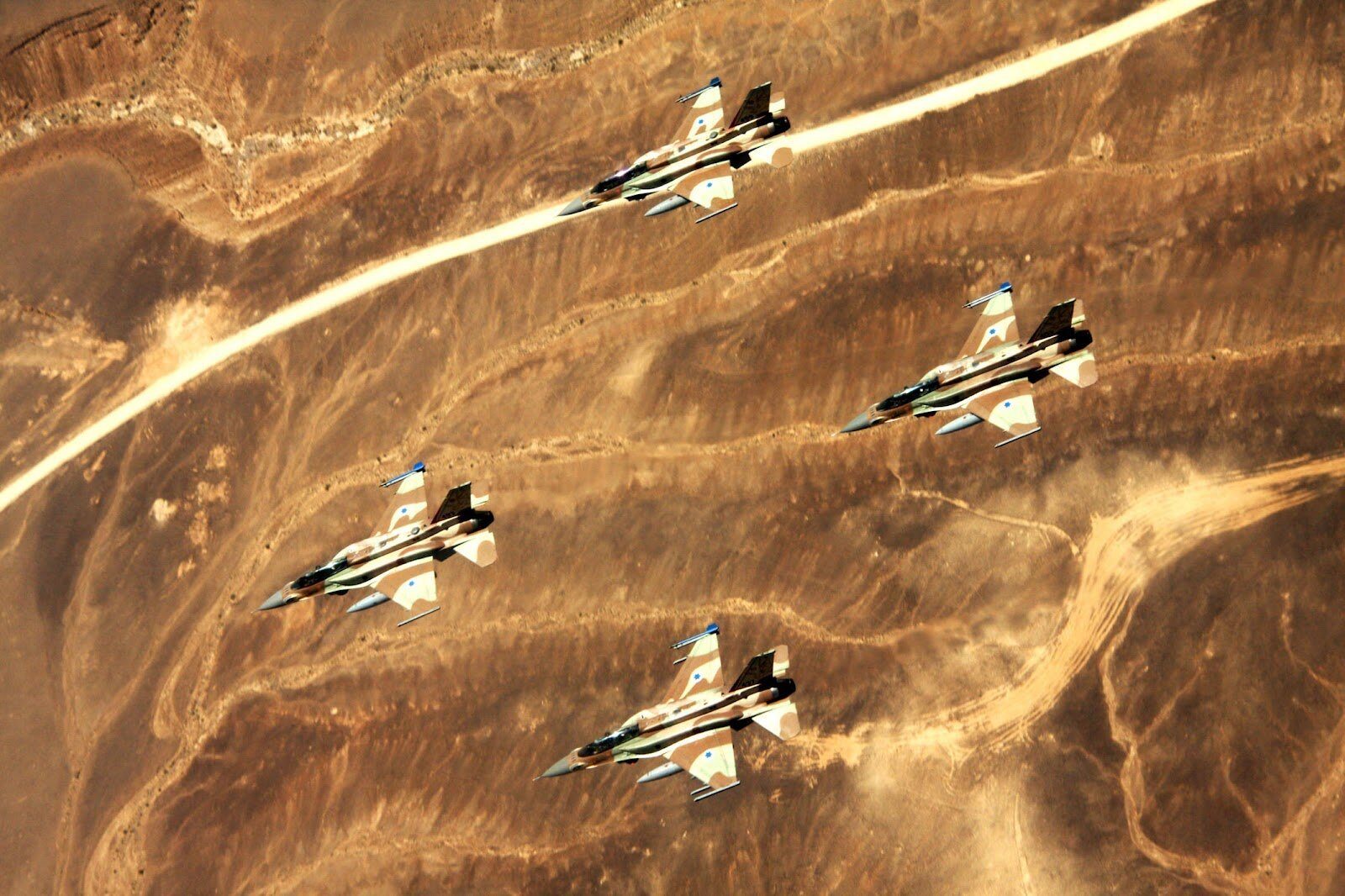 Israelul a lansat o serie de atacuri aeriene asupra infrastructurii militare din Teheran, într-un efort aparent de a critice și de a limita capacitatea Iranului de a-și susține activitățile militare regionale