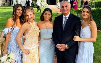 Familia Pahlavi, odată ce a condus Iranul ca dinastie regală, trăiește acum în exil în Statele Unite, dar influența lor, mai ales prin copiii fostului șah, continuă să atragă atenția