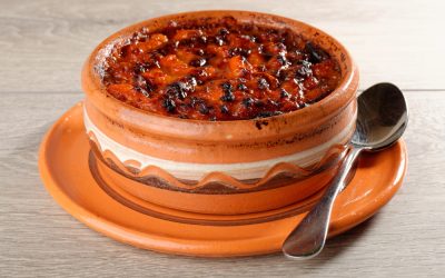 Când vine vorba de rețete de post care reușesc să satisfacă atât gusturile, cât și nevoia de sățietate, gastronomia grecească oferă o adevărată comoară: Gigantes Plaki