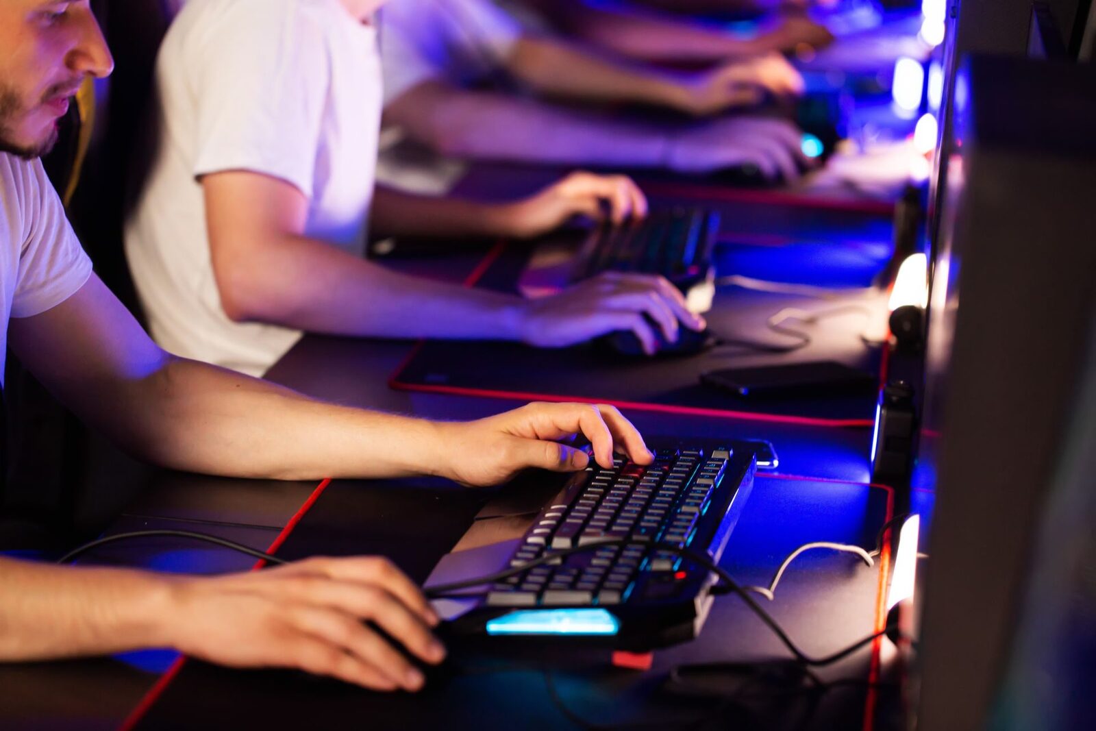 Depresia post-jocuri video: un nou fenomen studiat de cercetători Când încheiem o sesiune intensă de gaming, mulți dintre noi am experimentat acel sentiment de gol sau tristețe, după ce am dat click pe butonul de ieșire