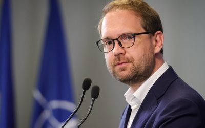 USR face clarificări privind colaborarea cu PSD după o eventuală moțiune de cenzură Liderul USR, Dominic Fritz, a declarat luni, într-o conferință de presă la Palatul Parlamentului, că dacă va trece o moțiune de cenzură împotriva guvernului actual, partidul pe care îl conduce nu va mai considera posibilă colaborarea cu PSD într-o viitoare guvernare