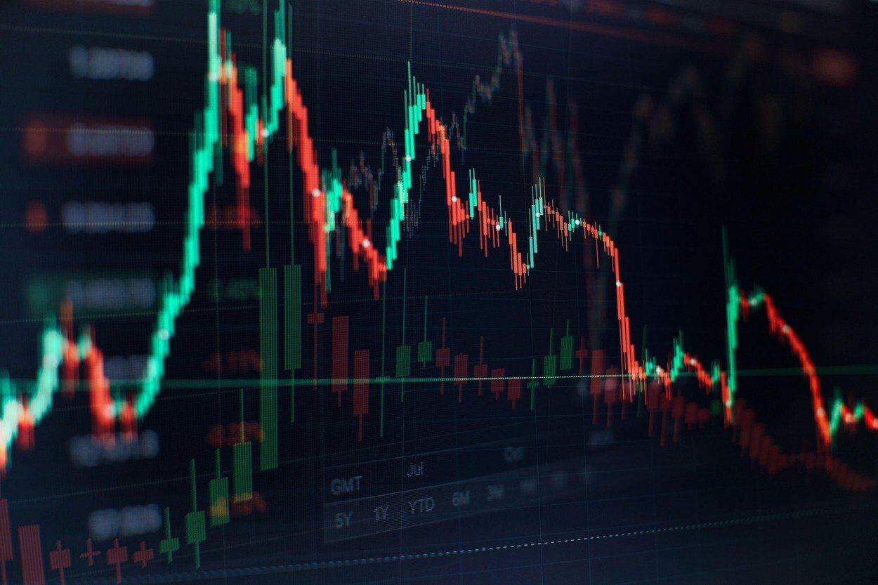 Piața de pe Bursa de Valori în scădere, Purcari -2,3%, Electrica -2,1%, OMV Petrom -1,2%