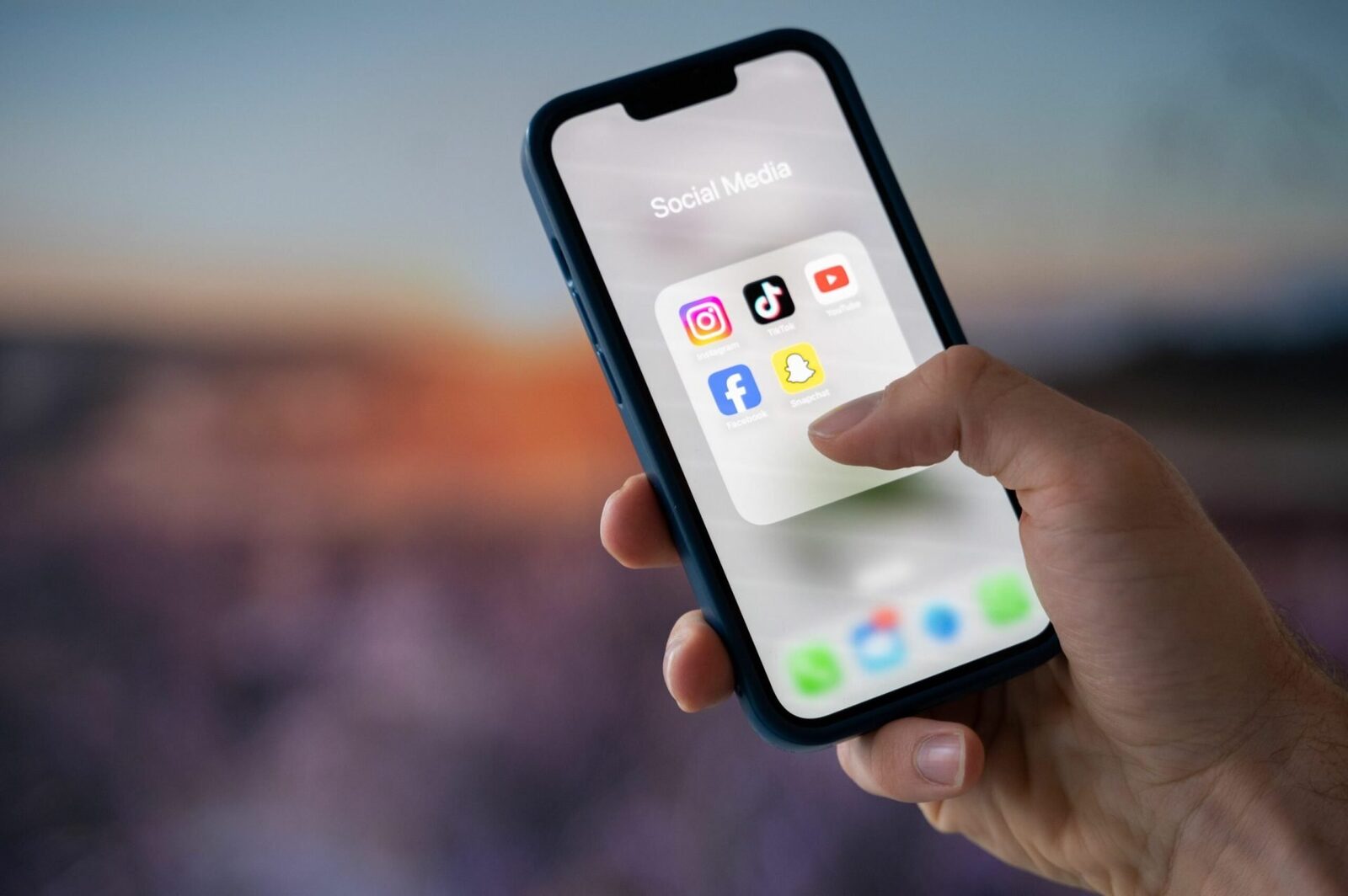 Polonia plănuiește să interzică utilizarea telefoanelor mobile în școli pentru elevii sub 16 ani, măsură ce urmează să se aplice începând cu 1 septembrie 2026