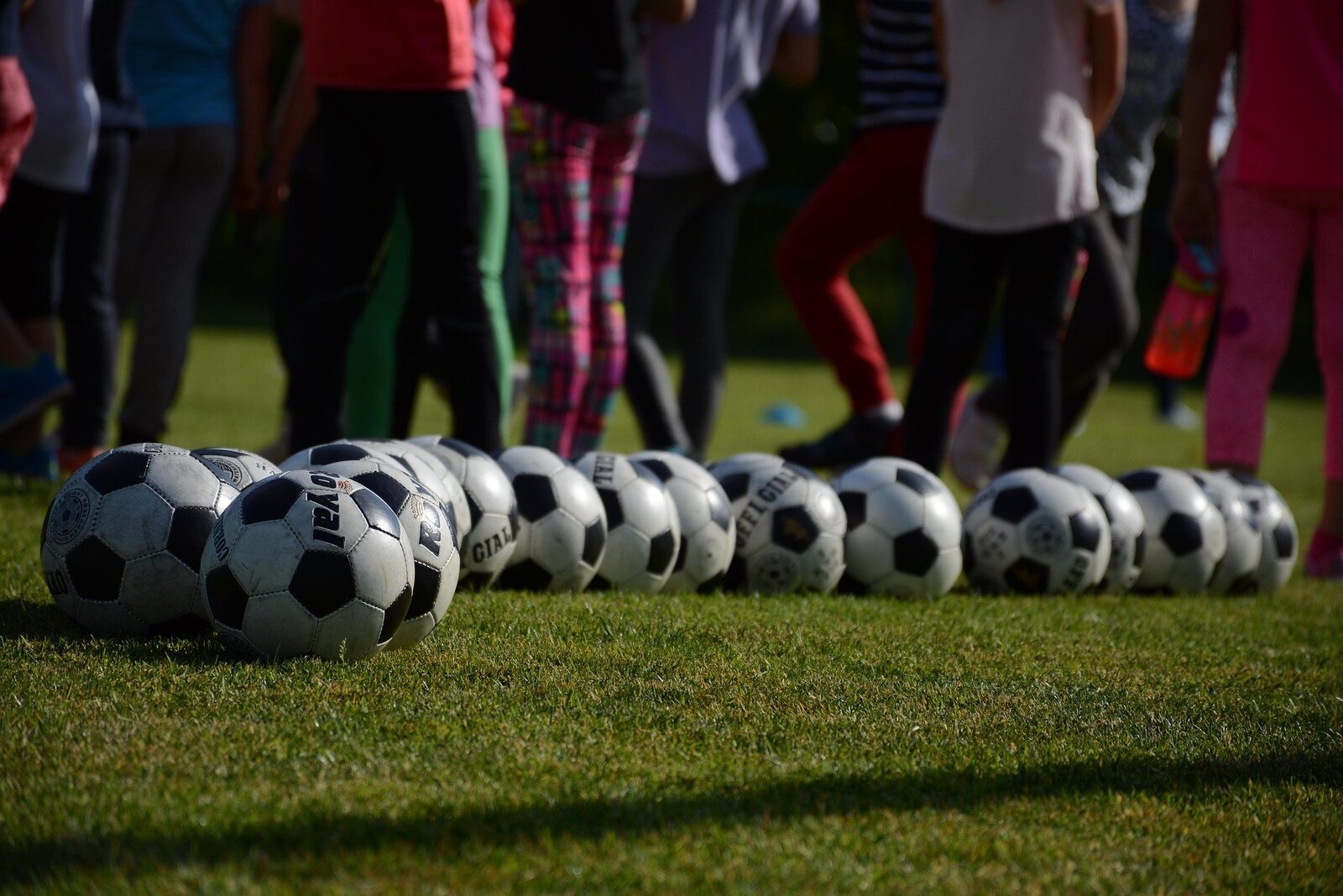 Tragedie în satul botoșănean: un elev de 14 ani a murit în timpul orei de sport, poliția deschide anchetă pentru ucidere din culpă O veste extrem de tristă a zguduit comunitatea din Botoșani, după ce un elev de numai 14 ani din clasa a VIII-a și-a pierdut viața în timpul unei ore de sport