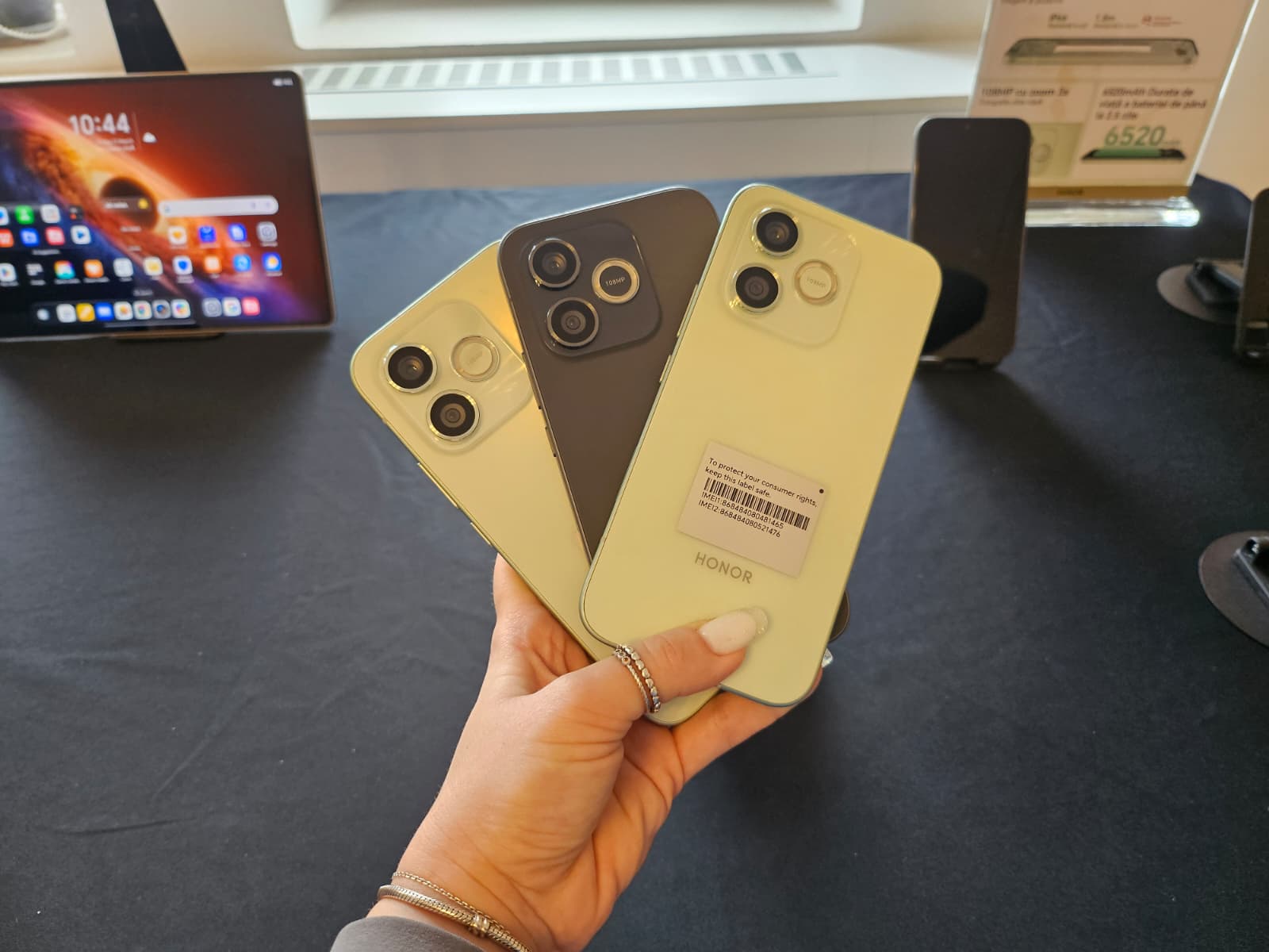Un telefon care vrea să mute granița între segmentul de buget și cel premium pare a fi noul HONOR 600 Lite