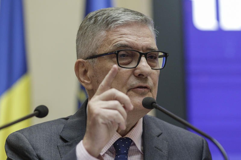 Președintele Consiliului Fiscal acuză blocarea bugetului național pentru un miliard de lei, în plină criză economică și de securitate Tensiunile din Parlament deteriorază și mai mult climatul economic al României, pe măsură ce discuțiile privind aprobare bugetului național devin tot mai complicate