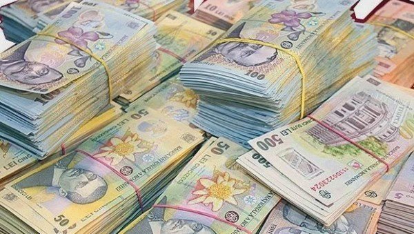 Guvernul român a reușit, în februarie, să atragă aproximativ 39 de miliarde de lei pe piețele interne și externe, o operațiune de o complexitate crescută în condițiile din ce în ce mai volatile generate de contextul geopolitic