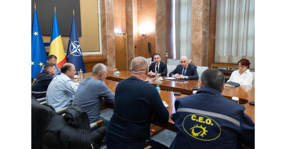 Guvernul anunță restructurarea complexului energetic Oltenia: salarii și disponibilizări inevitabile până în 2026 Reprezentanții sindicatelor semnalează că situația de la compania de stat Oltenia se complică, în timp ce Guvernul anunță un plan național de restructurare și decarbonizare care vizează reduceri de personal și ajustări financiare drastice