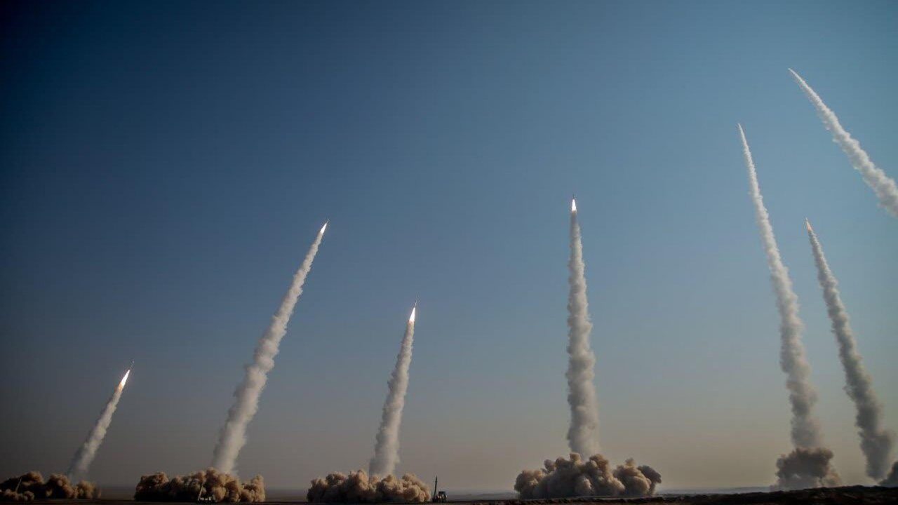 Iranul amenință Europa Centrală și de Est: posibilitatea unui atac cu drone și rachete asupra României Tensiunile geopolitice din Orientul Mijlociu capătă o nouă dimensiune alarmantă, pe măsură ce se intensifică temerile legate de extinderea capacităților militare ale regimului de la Teheran