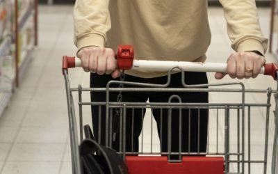 Inflația în scădere, dar un drum încă anevoios pentru buzunarele românești Rata anuală a inflației în România a înregistrat în luna februarie o scădere semnificativă, situându-se în jurul valorii de 9,3%, conform datelor publicate recent de Institutul Național de Statistică